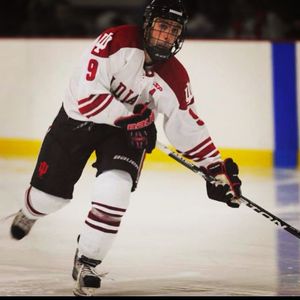 Image post by @hockeyatiu on Instagram