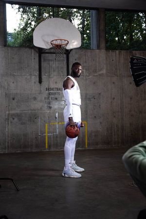 Image post by @UW_MBB on Twitter