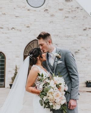 Image post by @thismodernlovephoto on Instagram