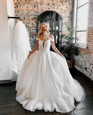 Image post by @theknot on Instagram