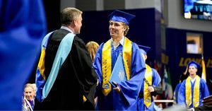 Image post by @hofstramlax on Instagram