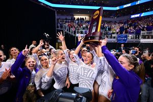 Image post by @LSUgym on Twitter