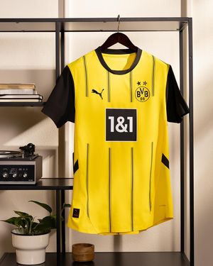 Image post by @soccerdotcom on Instagram