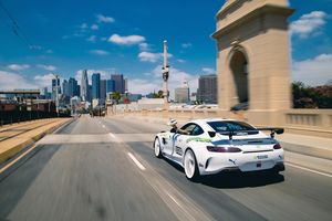 Image post by @race.service on Instagram