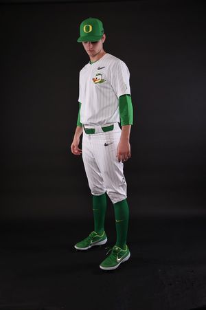 Image post by @OregonBaseball on Twitter