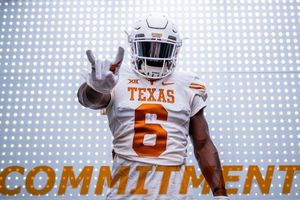 Image post by @texasfootballnation on Instagram