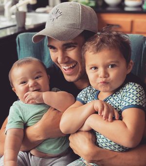 Image post by @therealcarlospena on Instagram