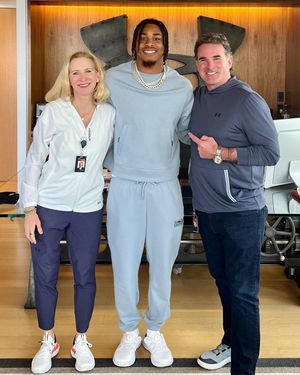 Image post by @stephanielinnartz on Instagram