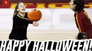Image post by @uscwomensvolley on Instagram