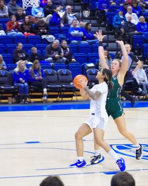 Image post by @ubwomenshoops on Instagram