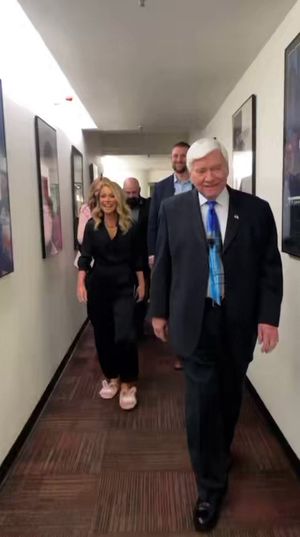 Video post by @KellyRipa on Twitter