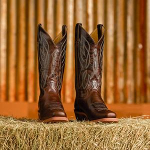 Image post by @justinboots_ on Instagram