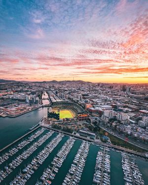 Image post by @onlyinsf on Instagram