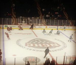 Image post by @du_hockey on Instagram