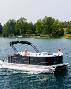 Image post by @crestpontoonboats on Instagram