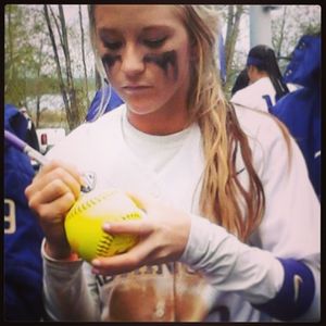Image post by @uwsoftball on Instagram