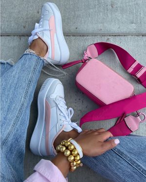 Image post by @dsw on Instagram