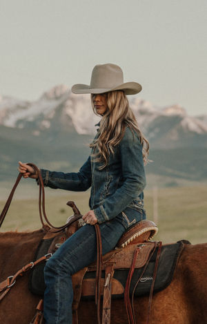 Image post by @cowgirlmagazine on Instagram
