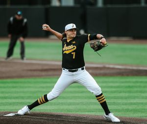 Image post by @UIBaseball on Twitter