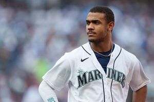 Image post by @circlingseattlesports on Instagram