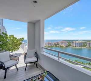 Image post by @bretteaglstein on Instagram