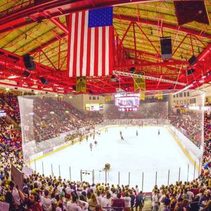 Image post by @du_hockey on Instagram
