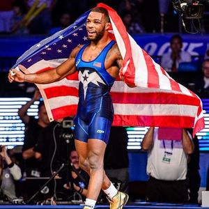 Image post by @alliseeisgold on Instagram