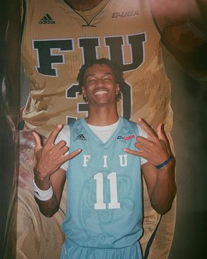 Image post by @fiuhoops on Instagram