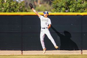 Image post by @ariannagrainey on Instagram