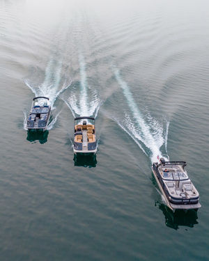 Image post by @crestpontoonboats on Instagram