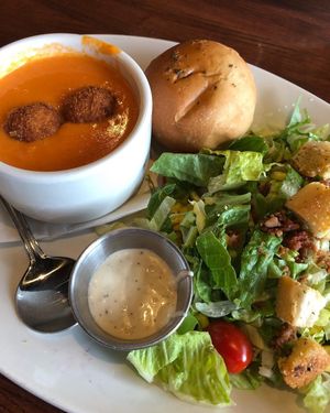 Image post by @houlihans on Instagram