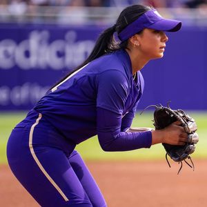 Image post by @uwsoftball on Instagram