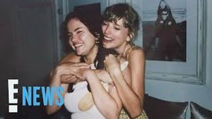 Video post by @enews on YouTube