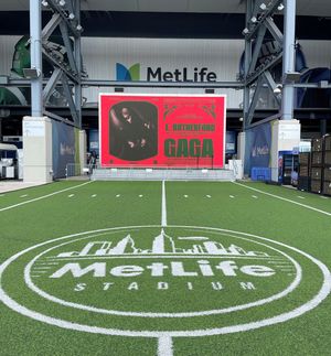 Image post by @metlifestadium on Instagram