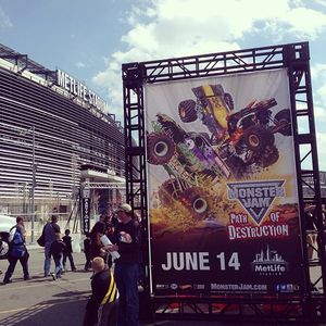 Image post by @metlifestadium on Instagram