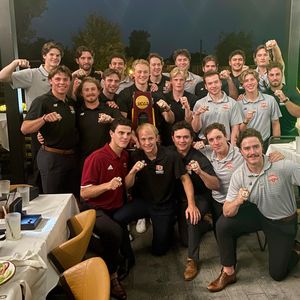 Image post by @du_hockey on Instagram