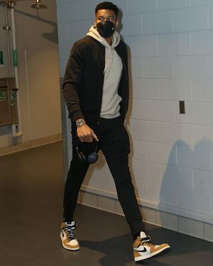 Image post by @giannis_an34 on Instagram