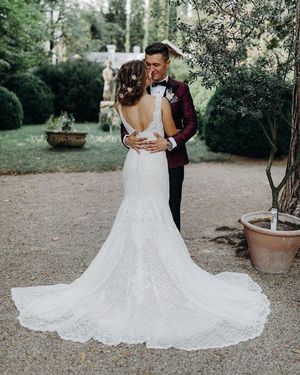 Image post by @theknot on Instagram