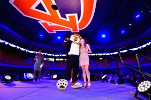 Image post by @auburntfxc on Twitter