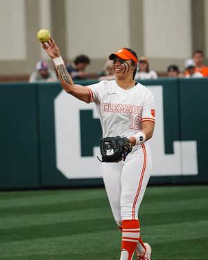 Image post by @clemsonsoftball on Twitter