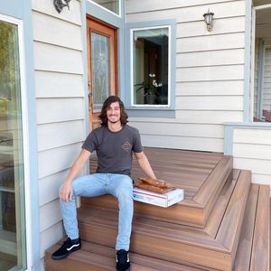 Image post by @poshmarkmens on Instagram