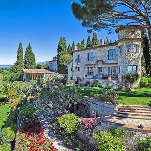 Image post by @christiesrealestate on Instagram
