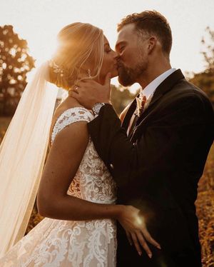 Image post by @theknot on Instagram