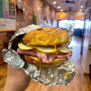 Image post by @bagelstreetdeli on Instagram