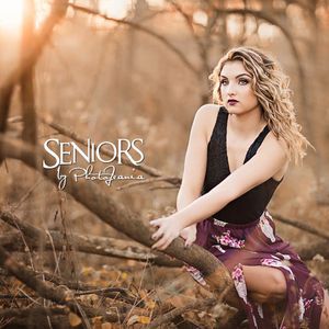 Image post by @seniorsbyphotojeania on Instagram