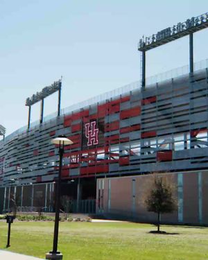 Video post by @uhcougarfb on Twitter