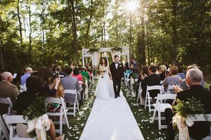 Image post by @thismodernlovephoto on Instagram