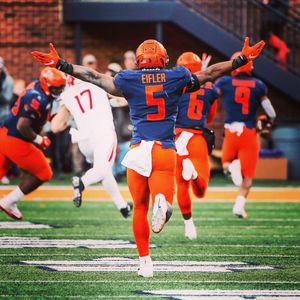 Image post by @illinifootball on Instagram