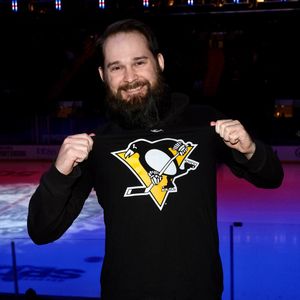 Image post by @penguins on Twitter