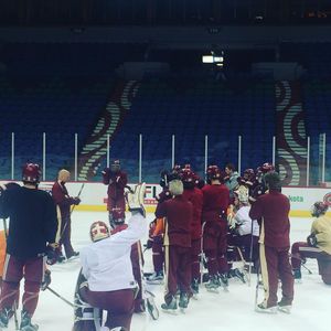 Image post by @du_hockey on Instagram